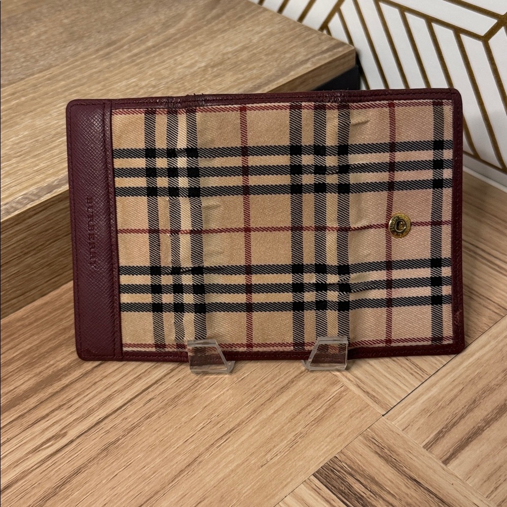 Burberry Signature Nova Check Key Holder Accessory - Picture 5 of 5